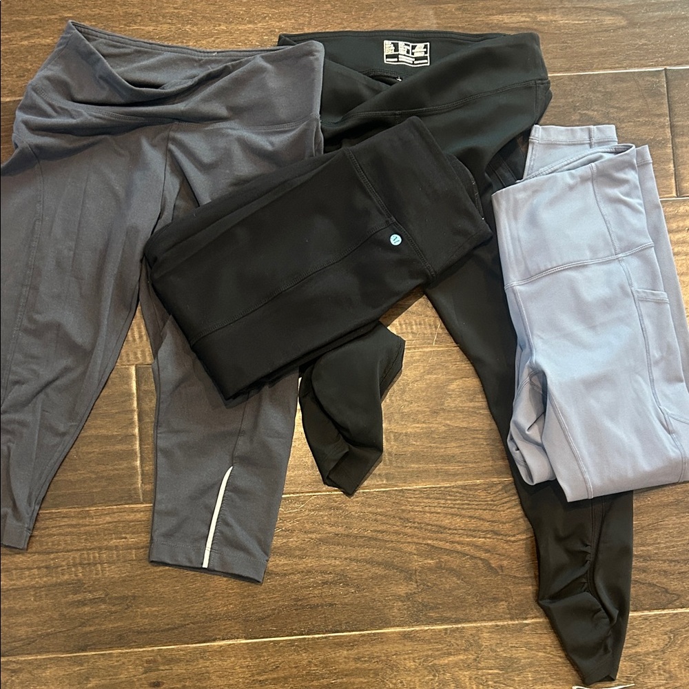 Bundle/lot of 4 leggings Med